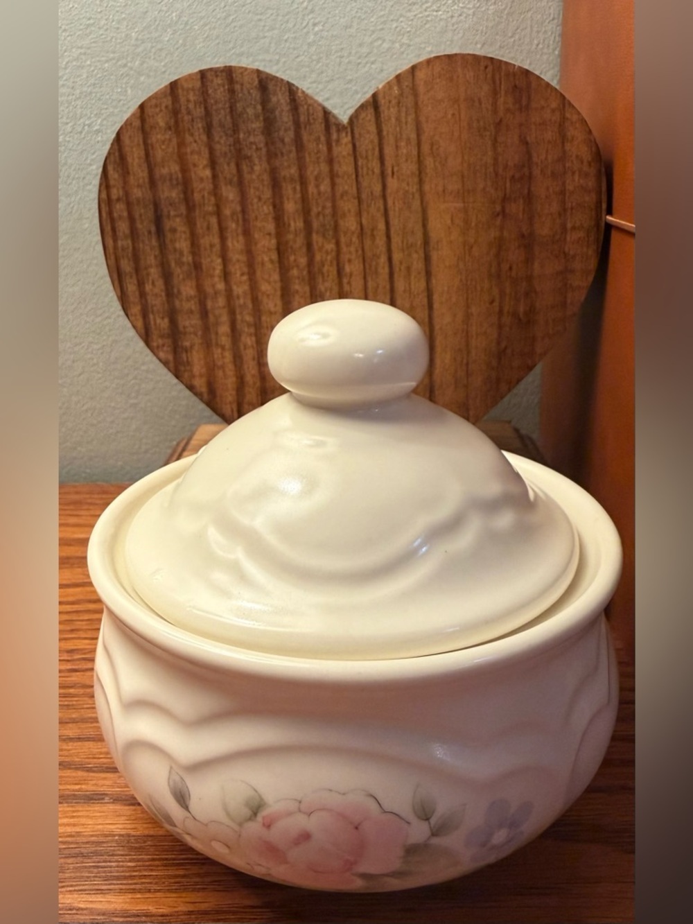 Pfaltzgraff Tea Rose pattern stoneware sugar bowl